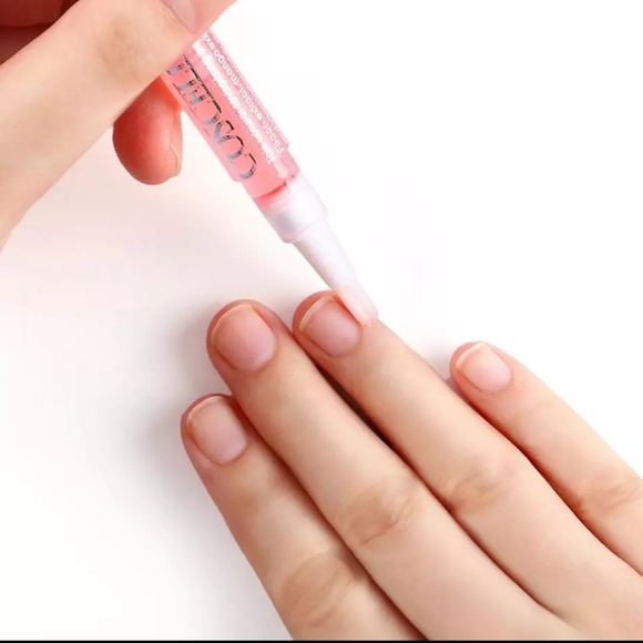 🐝 3/$12 Must Bundle Cuticle Oil with Vitamins - Picture 3 of 6